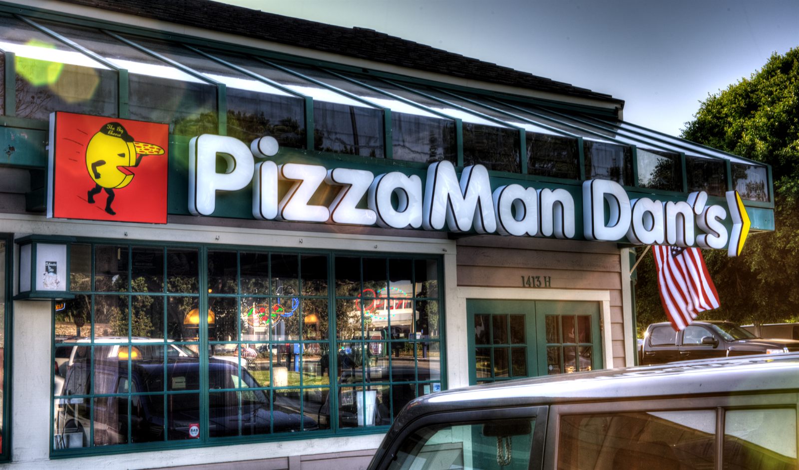 PizzaMan Dan's Ventura – Victoria Ave storefront at 1413 S. Victoria Ave, Ventura